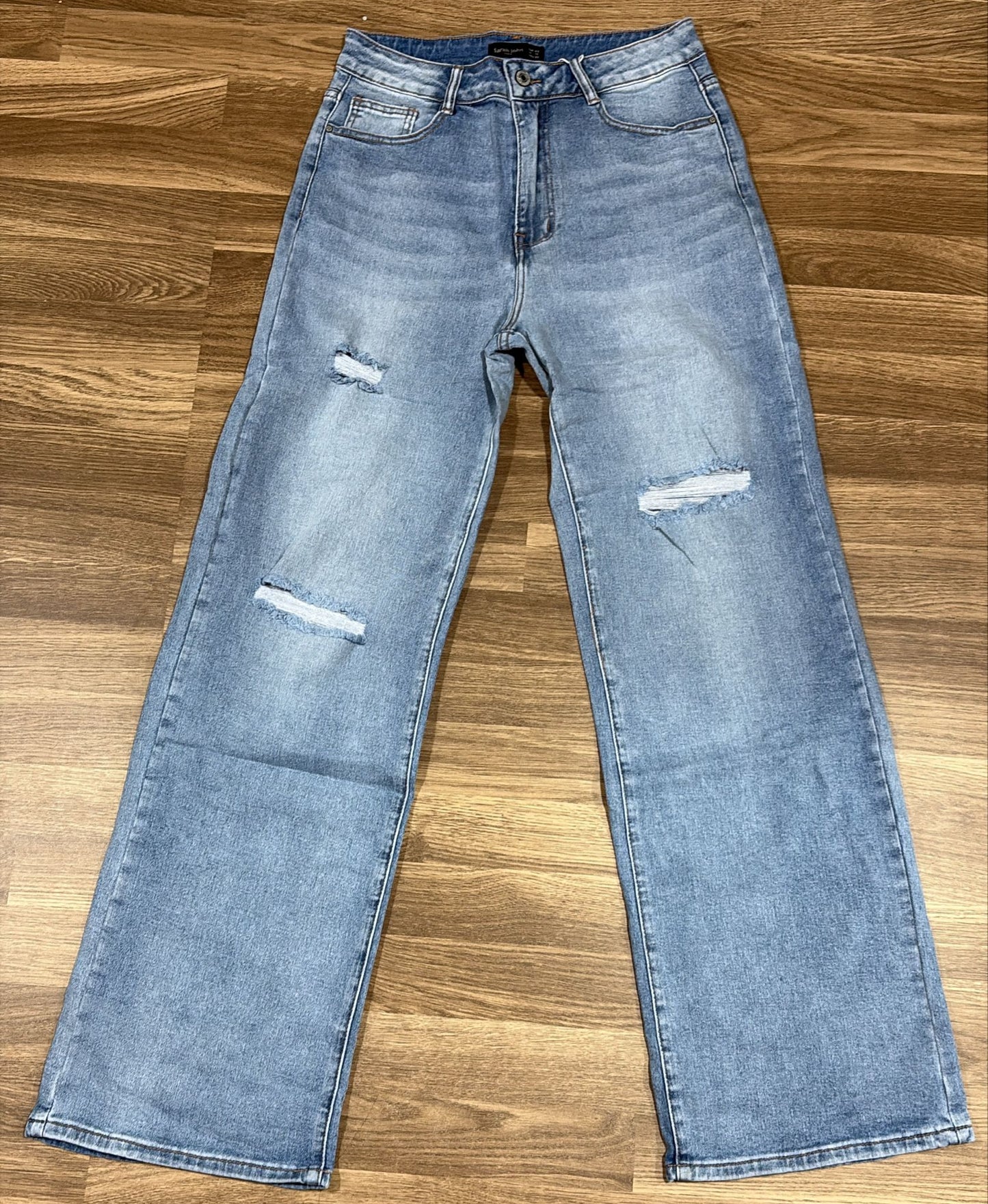 Pantalon roto oscuro