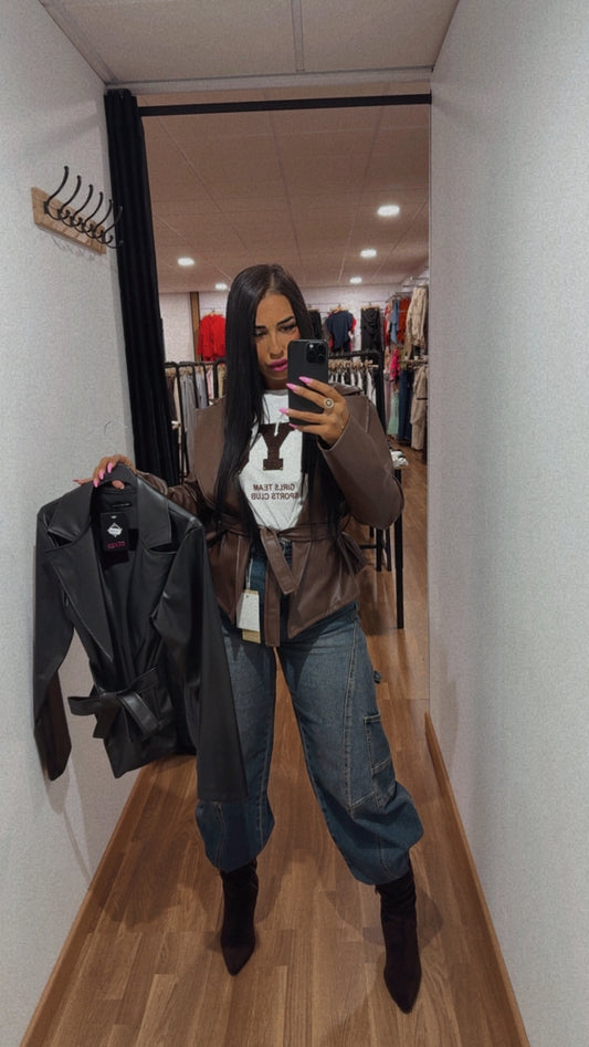 Gabardina cuero corta