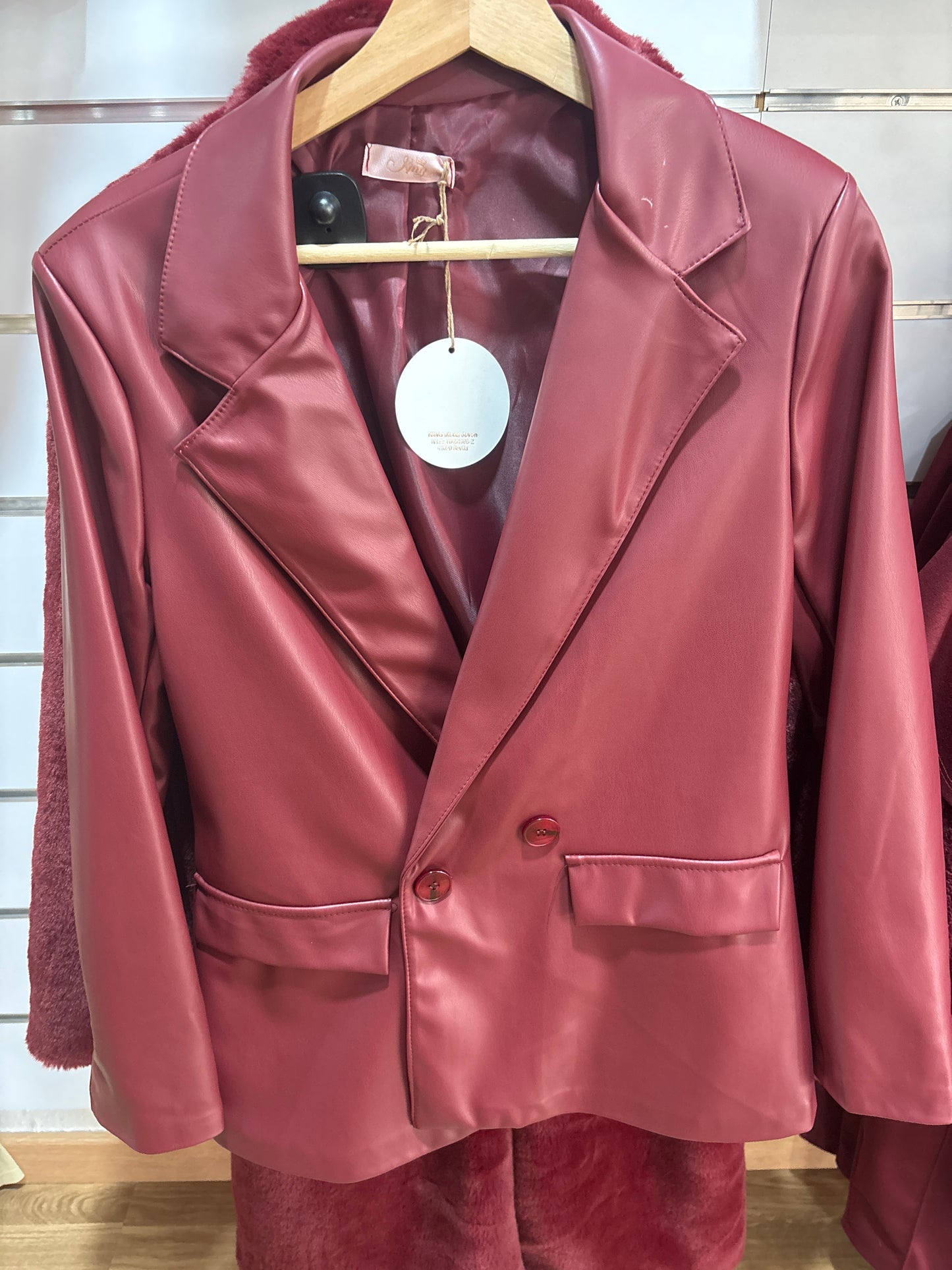 Chaqueta cuero burdeos